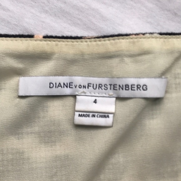 DVF Nellie, Abstract Print Mini Skirt size 4 - Picture 4 of 4